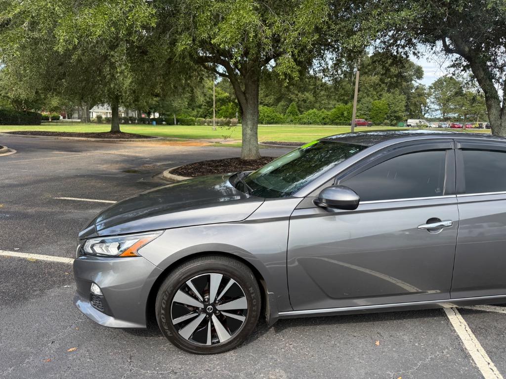2022 Nissan Altima - $17,900