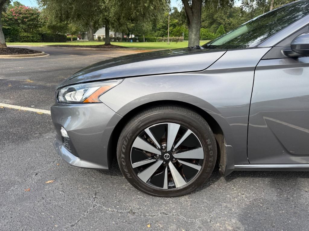 2022 Nissan Altima - $17,900