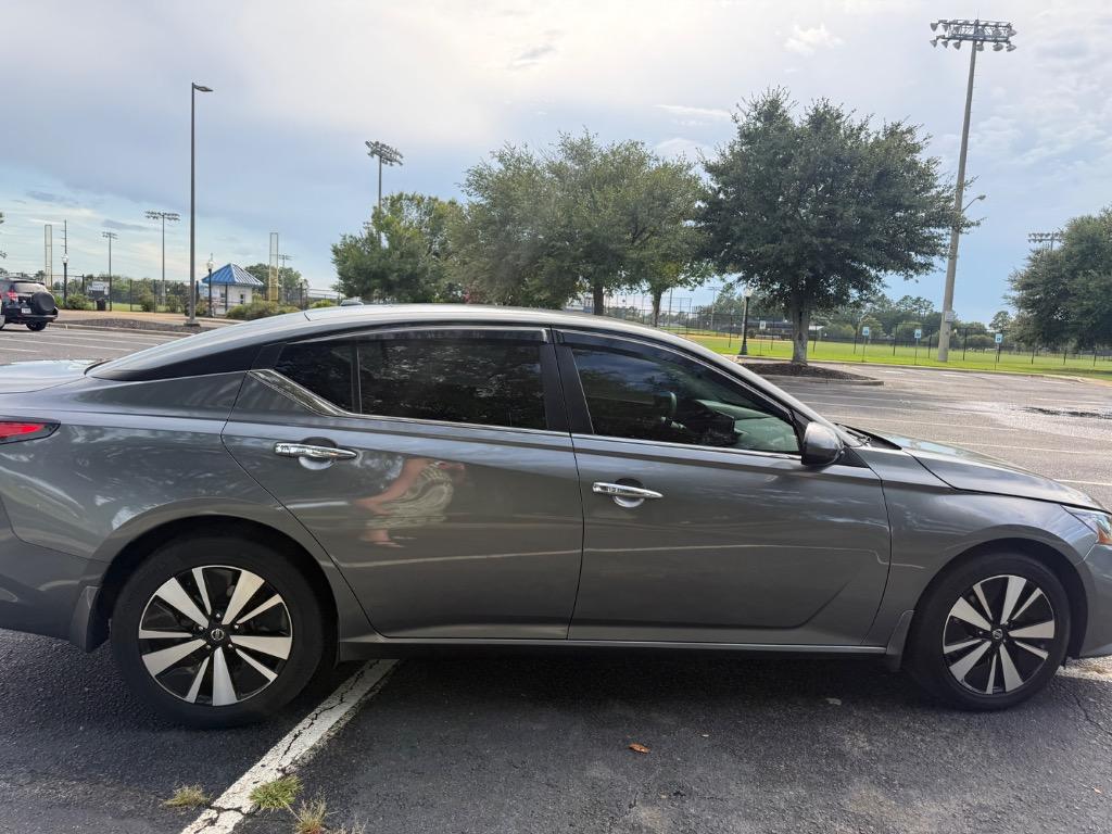 2022 Nissan Altima - $17,900