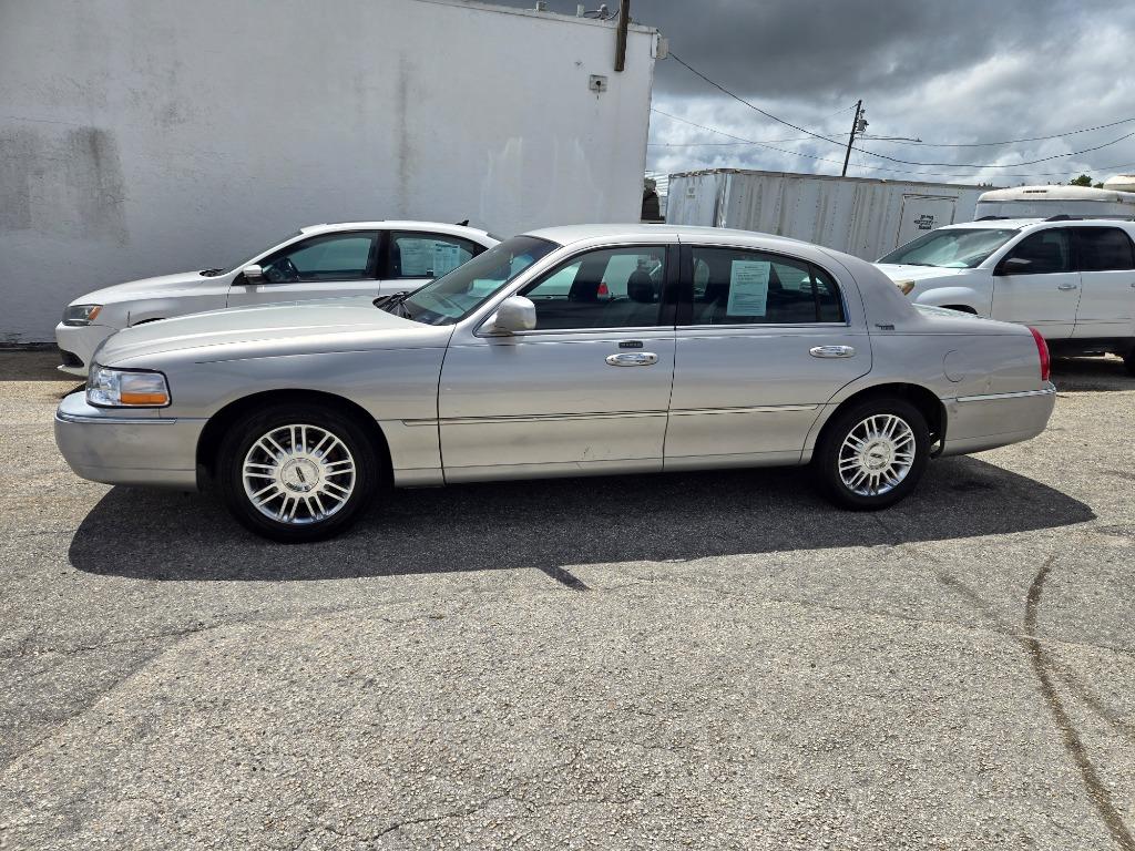 2008 Lincoln Town Car