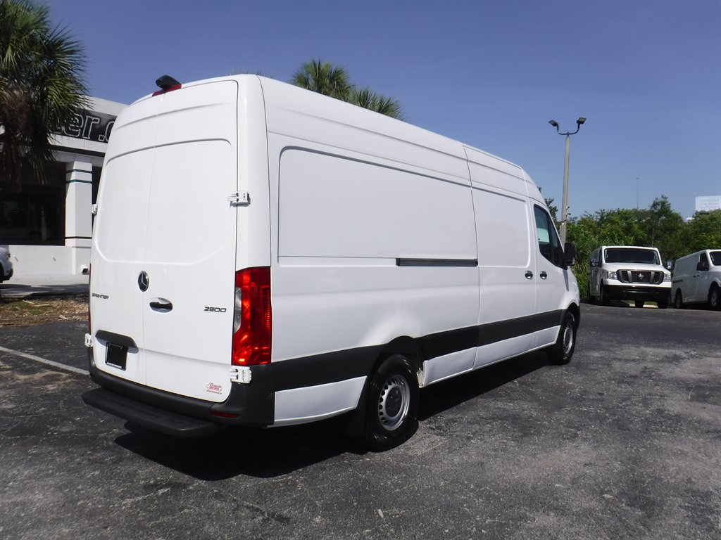 2023 Mercedes-Benz Sprinter 2500 High Roof photo