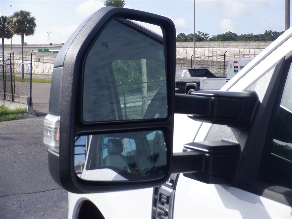 2024 Ford F250sd Long BED With Rack photo