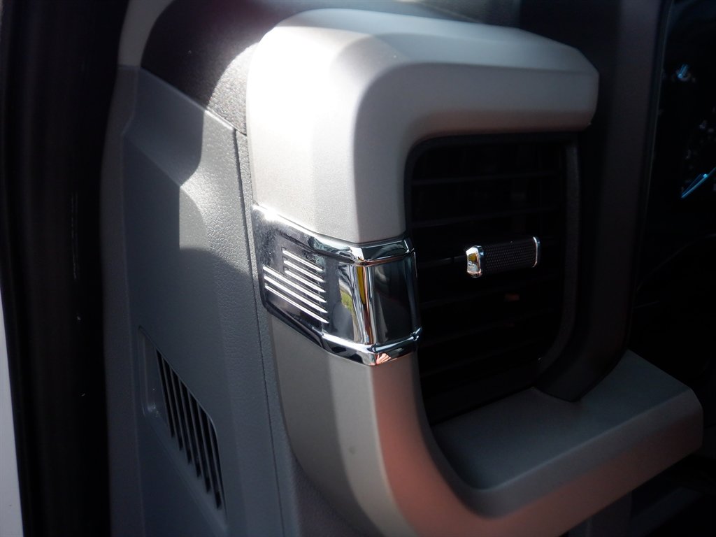 2024 Ford F250sd Long BED With Rack photo