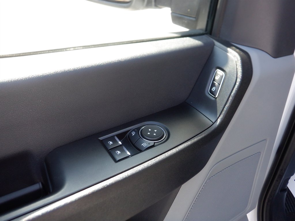 2024 Ford F250sd Long BED With Rack photo