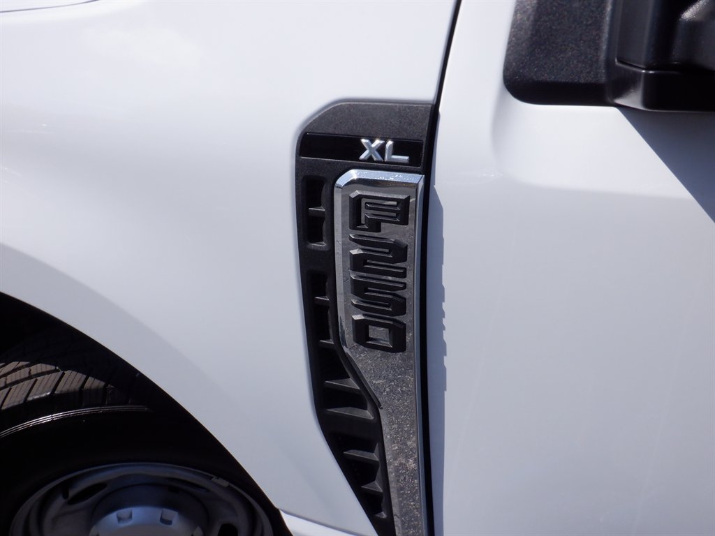2024 Ford F250sd Long BED With Rack photo