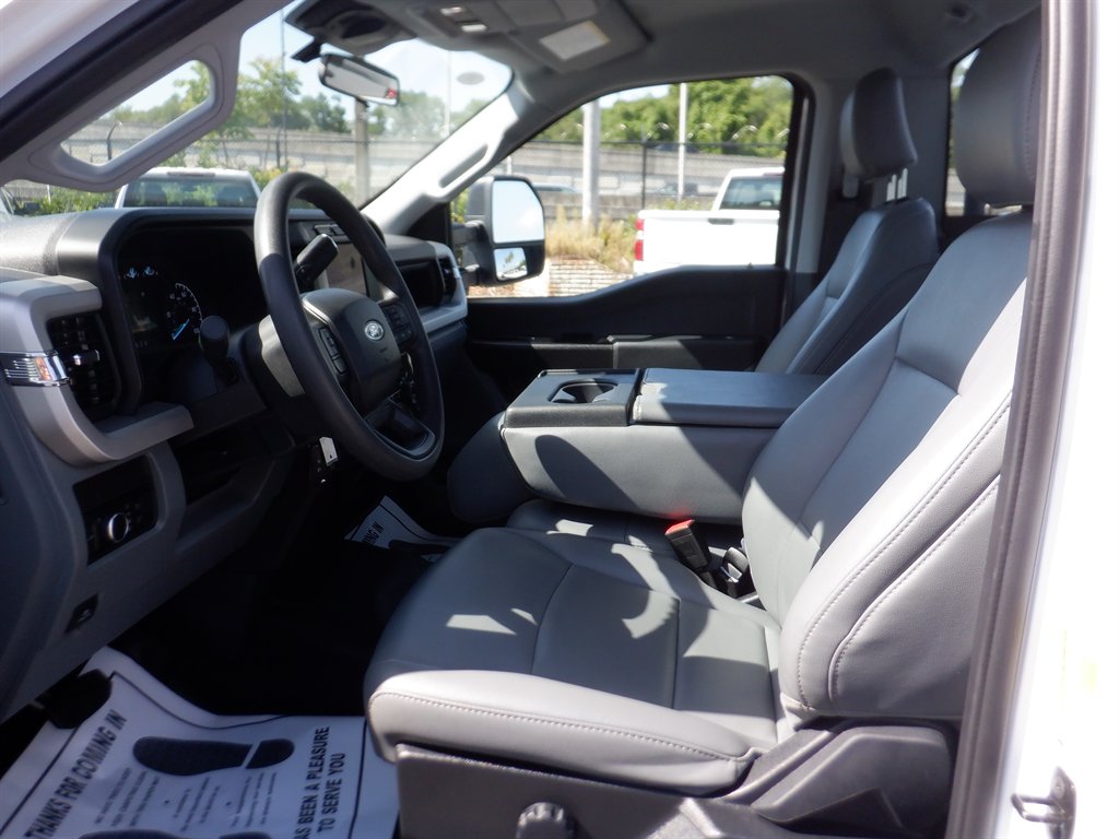 2024 Ford F250sd Long BED With Rack photo