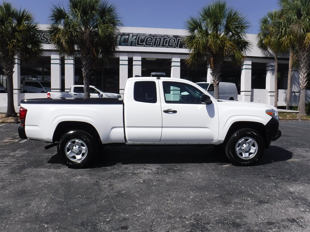 2023 Toyota Tacoma SR photo
