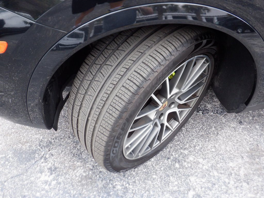 2023 Porsche Cayenne - $55,995