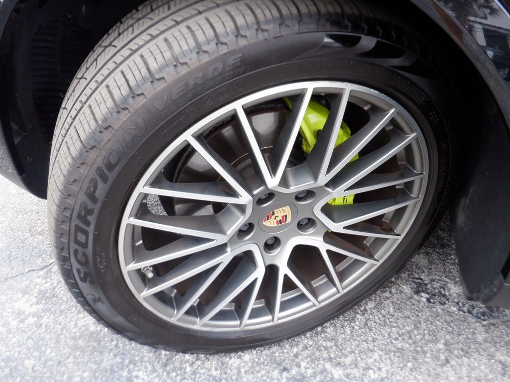 2023 Porsche Cayenne - $55,995
