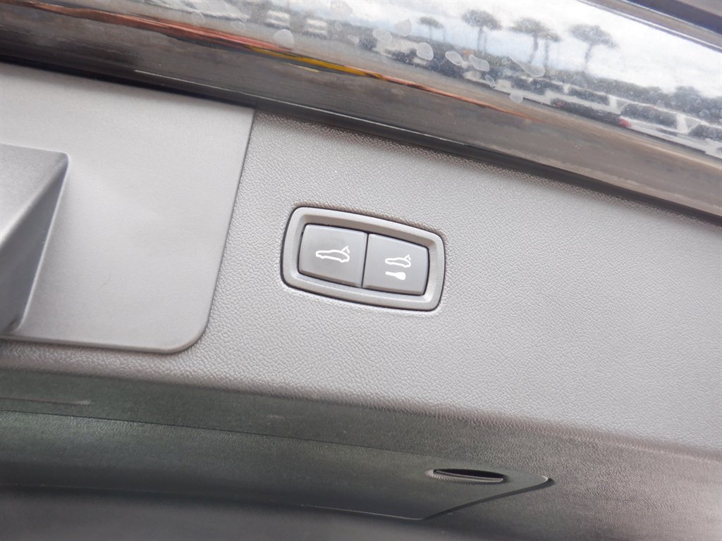 2023 Porsche Cayenne - $55,995