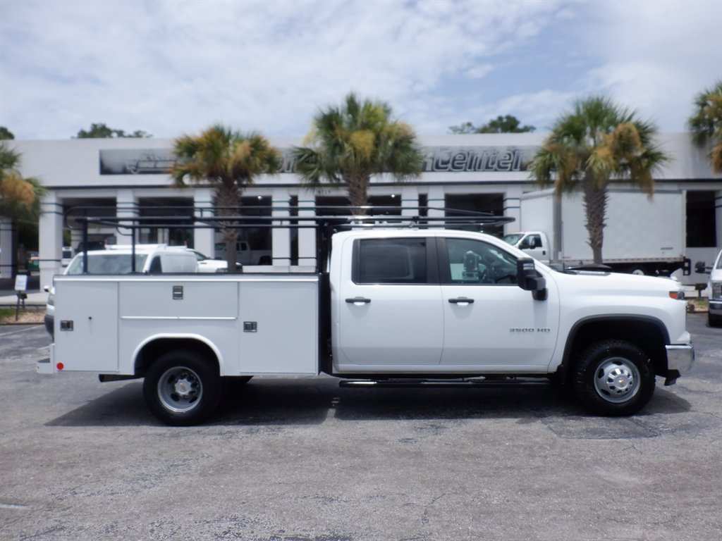 Summit White 2024 Chevrolet Silverado 3500HD Chassis Pickup Truck Four-Wheel Drive Automatic