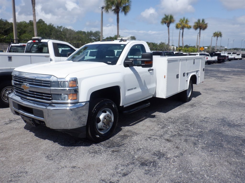 2018 Chevrolet Silverado - $32,995