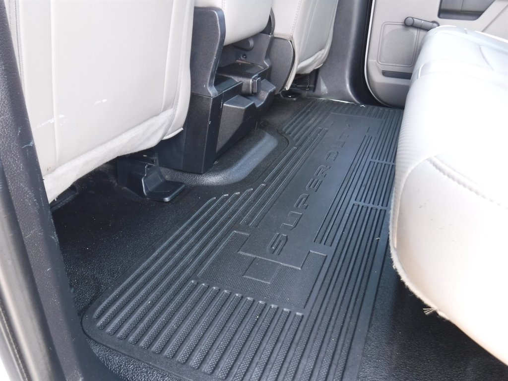 2021 Ford F-250 - $31,995