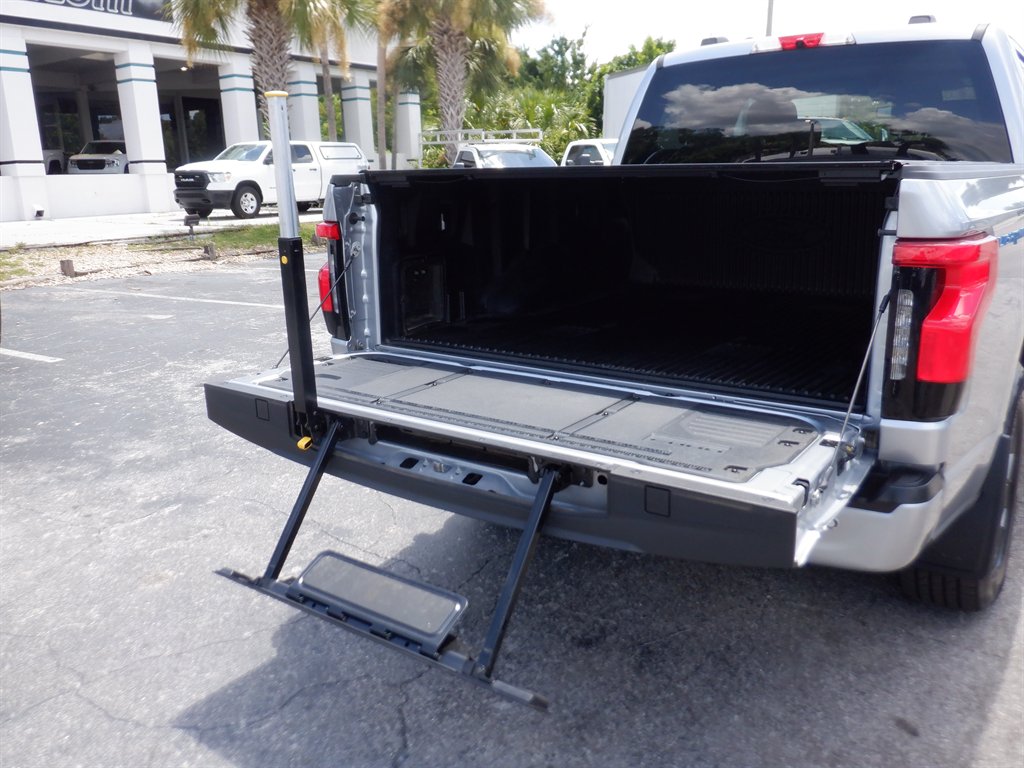2023 Ford F-150 - $40,995