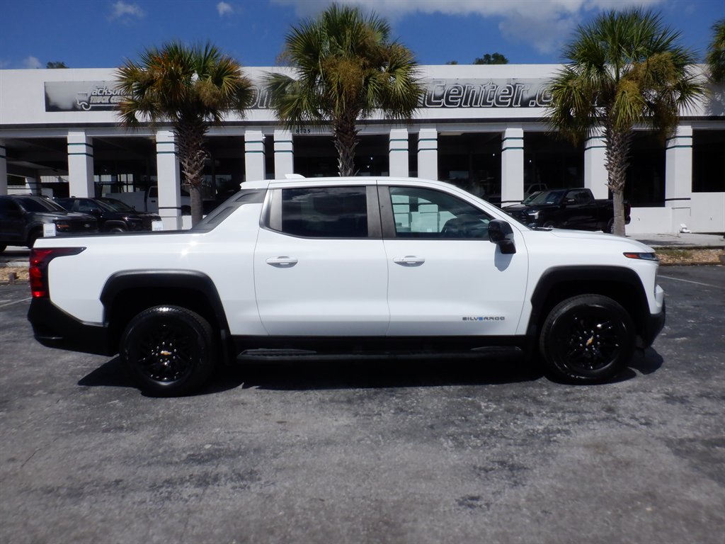 2024 Chevrolet Silverado - $42,995