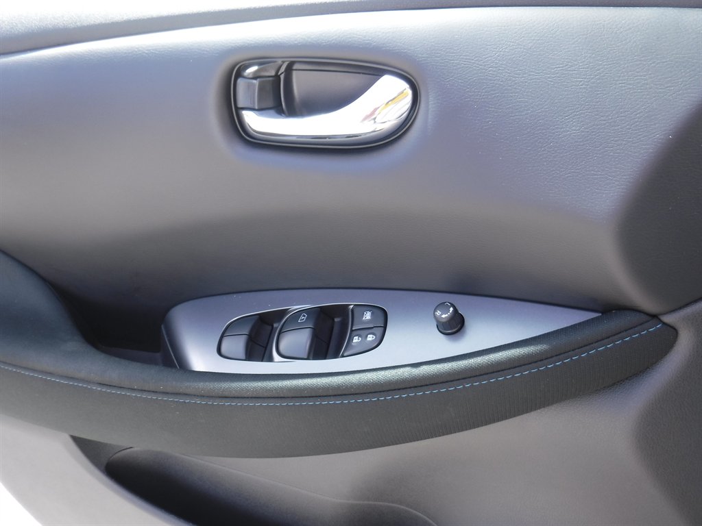 2025 Nissan LEAF - $14,995