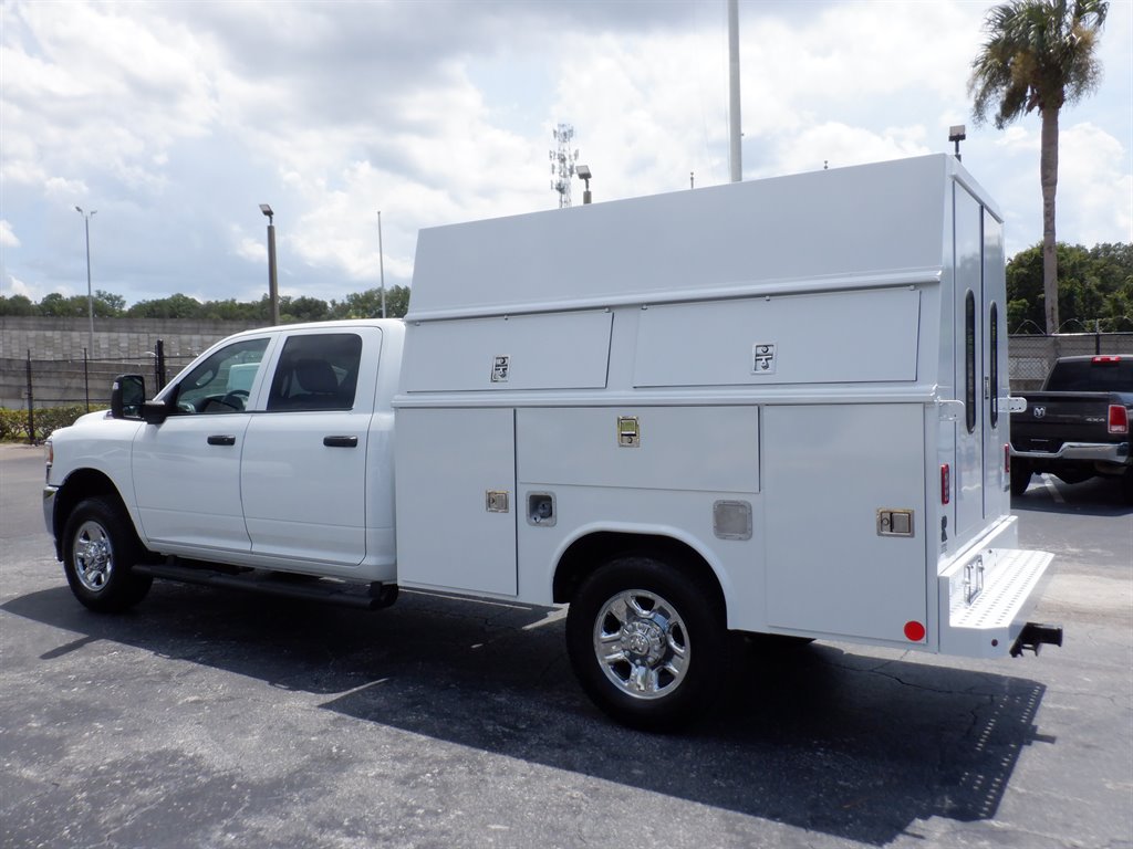 2023 RAM 3500 CAB/Chassis 4x4 Enclosed Utility photo