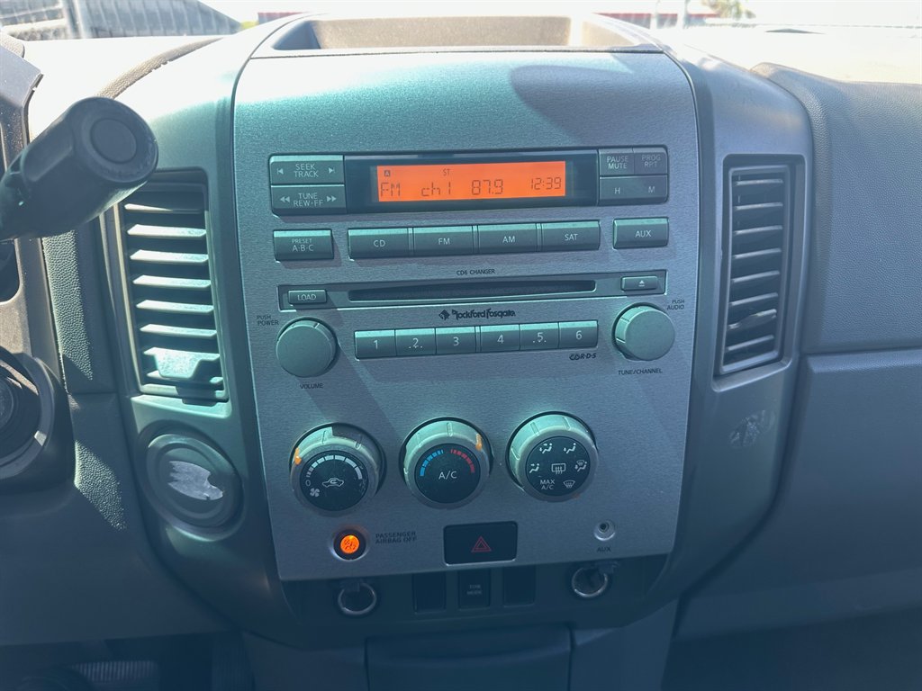 2005 Nissan Titan XE photo