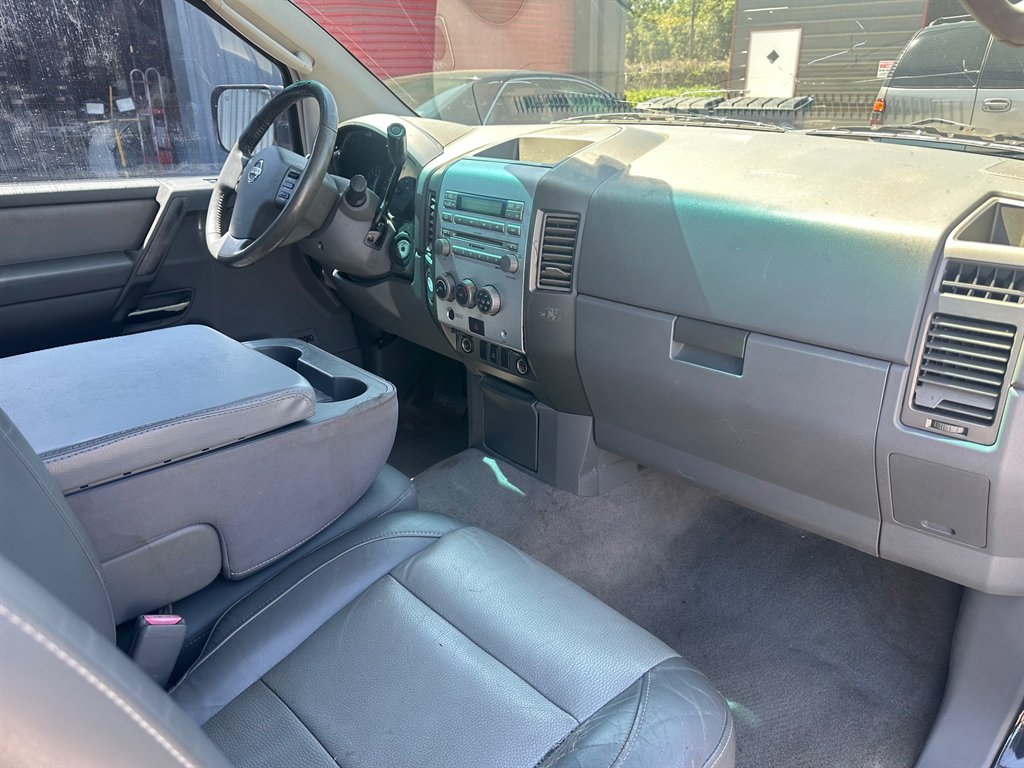 2005 Nissan Titan XE photo