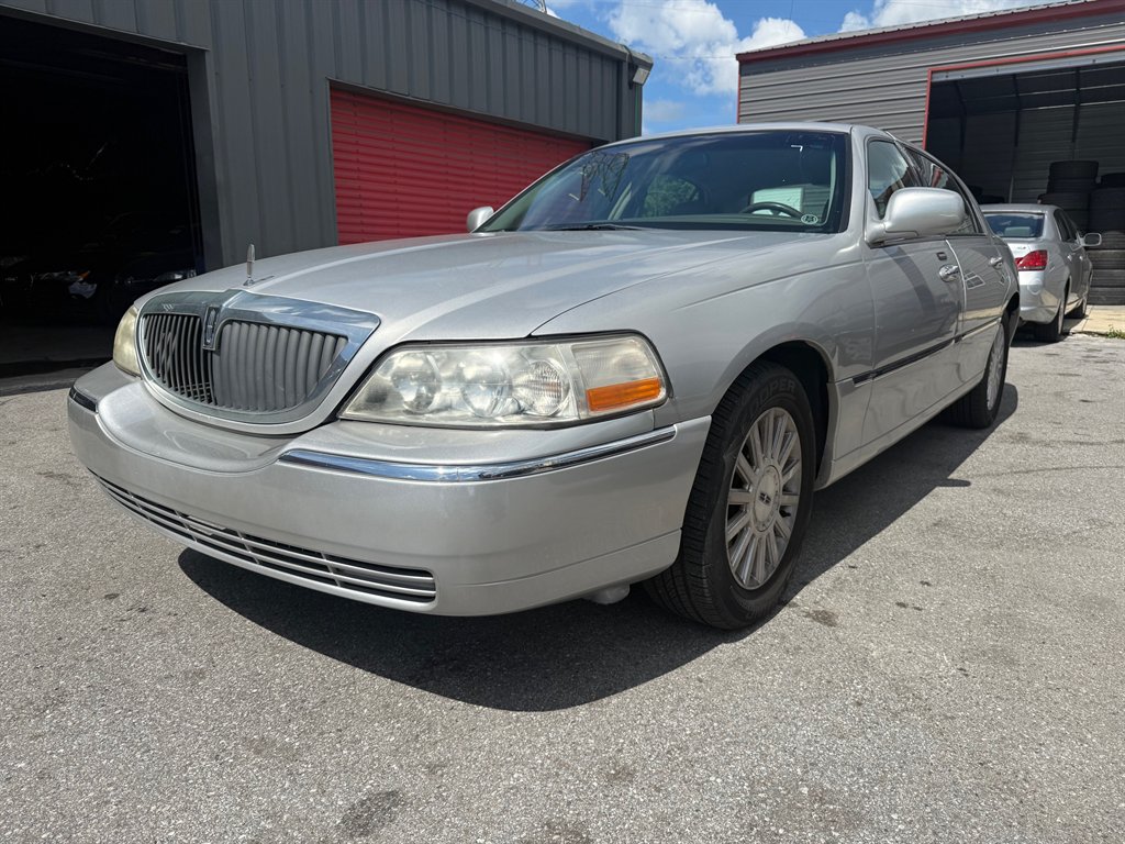 2004 Lincoln Town Car Signature