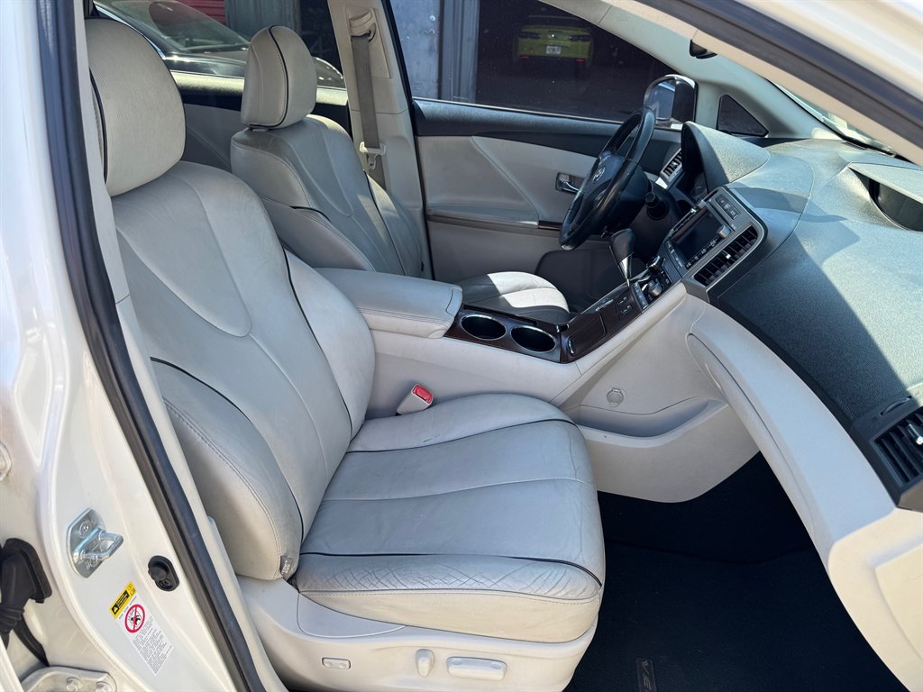 2012 Toyota Venza LE photo
