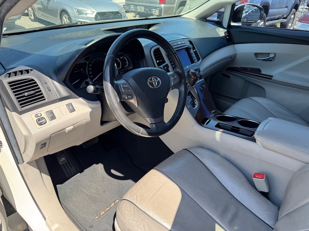 2012 Toyota Venza LE photo