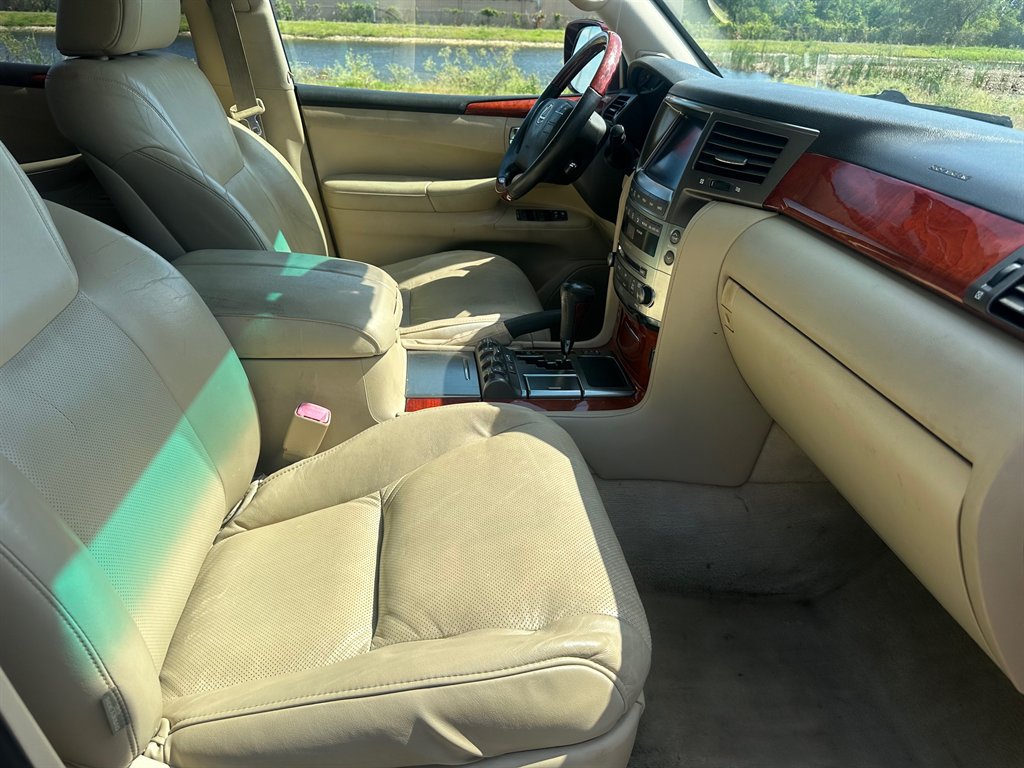 2008 Lexus LX 570 photo