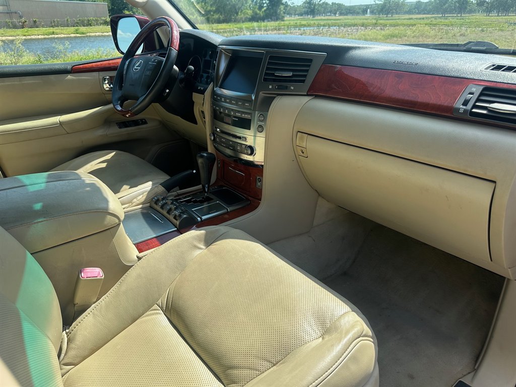 2008 Lexus LX 570 photo