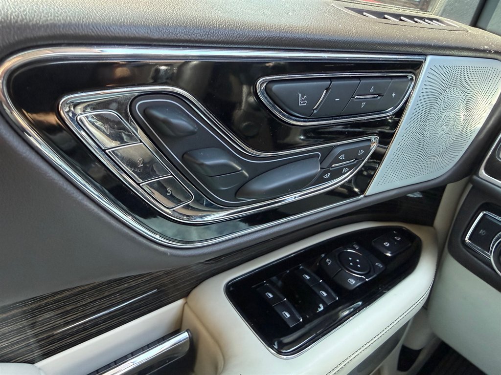 2021 Lincoln Navigator - $39,000