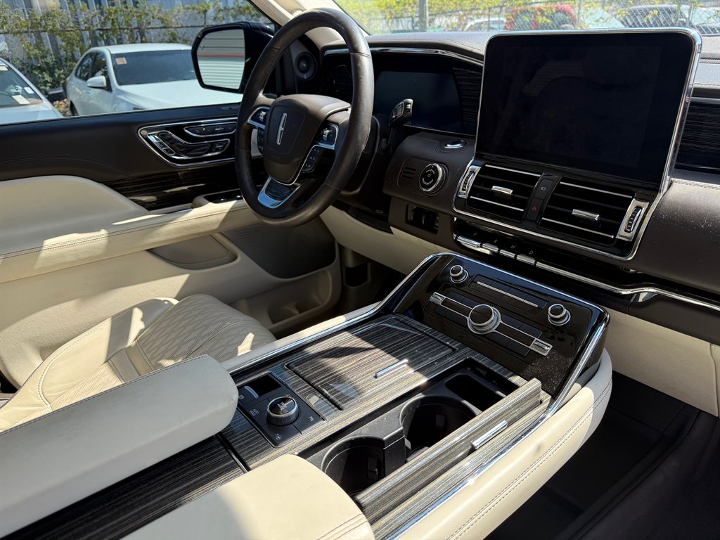 2021 Lincoln Navigator - $39,000
