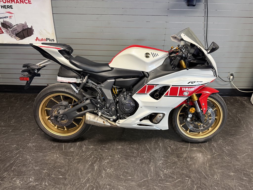 2022 Yamaha Yzf-r7 - $9,400