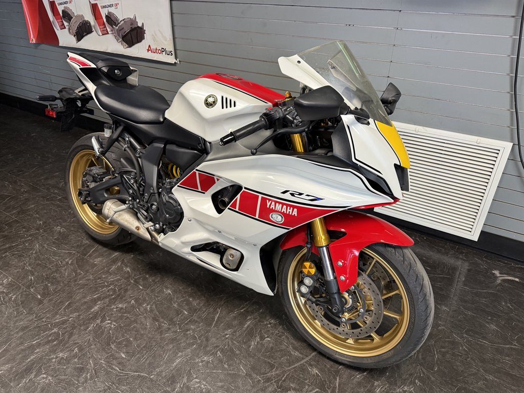 2022 Yamaha Yzf-r7 - $9,400
