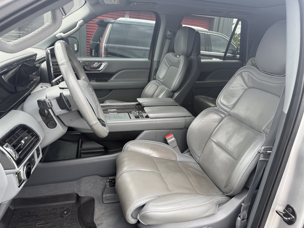2019 Lincoln Navigator - $24,900