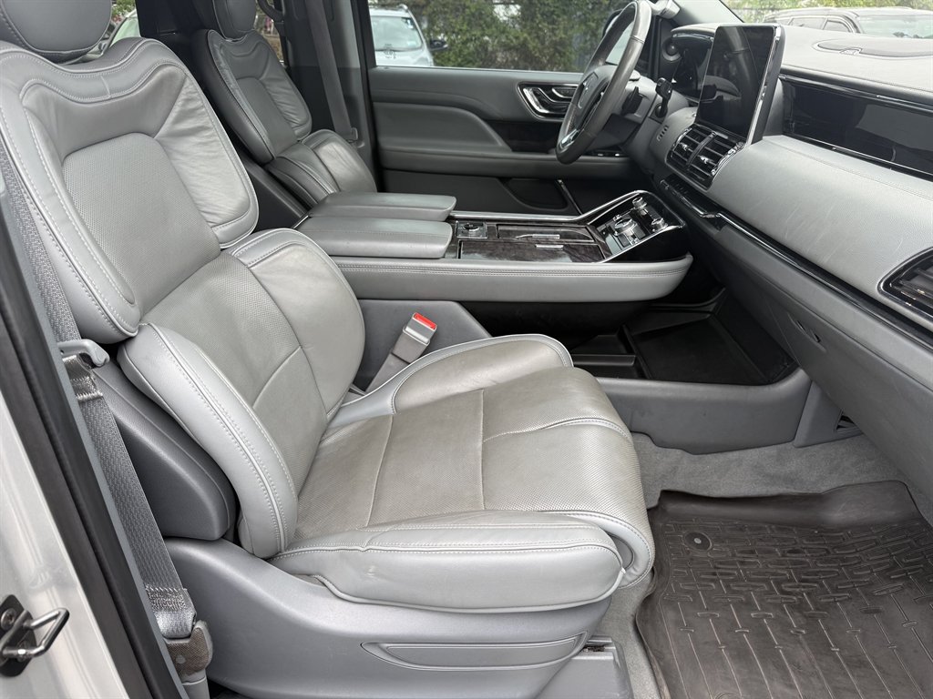 2019 Lincoln Navigator - $24,900