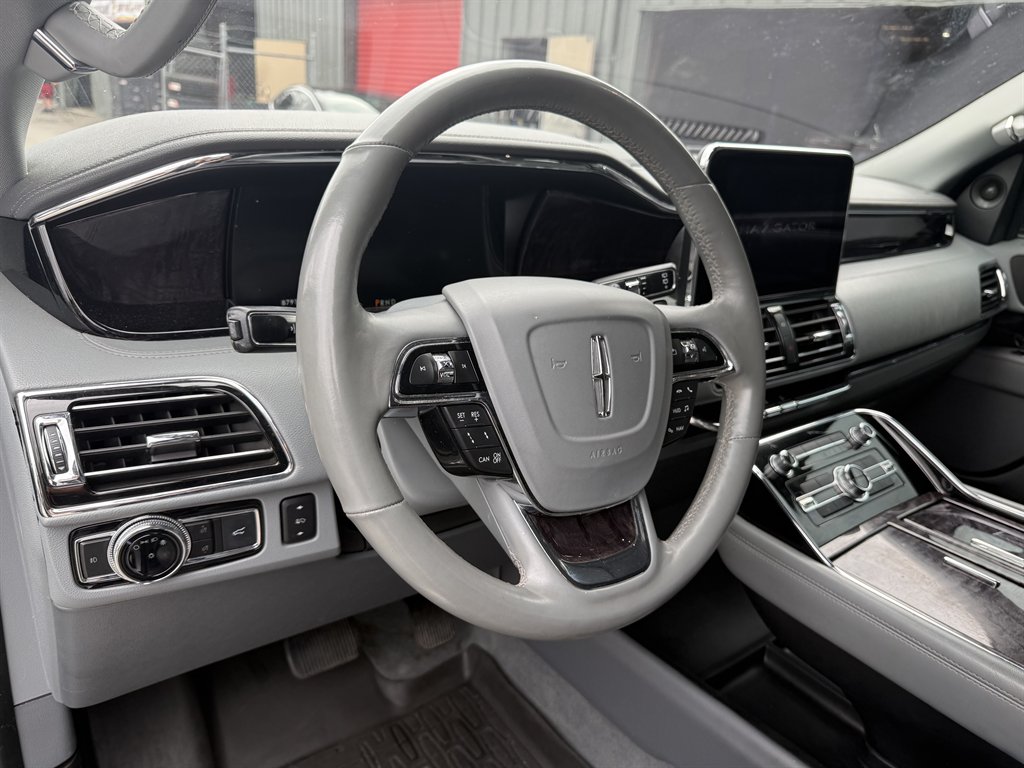 2019 Lincoln Navigator - $24,900