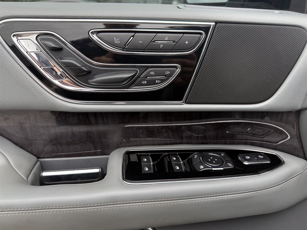 2019 Lincoln Navigator - $24,900