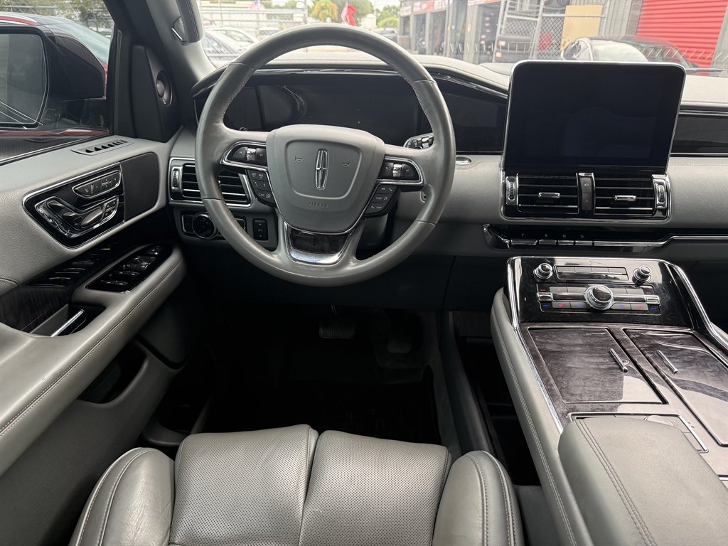 2019 Lincoln Navigator - $24,900