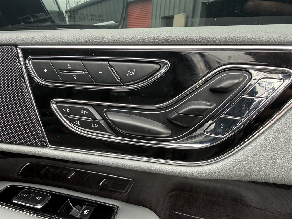 2019 Lincoln Navigator - $24,900