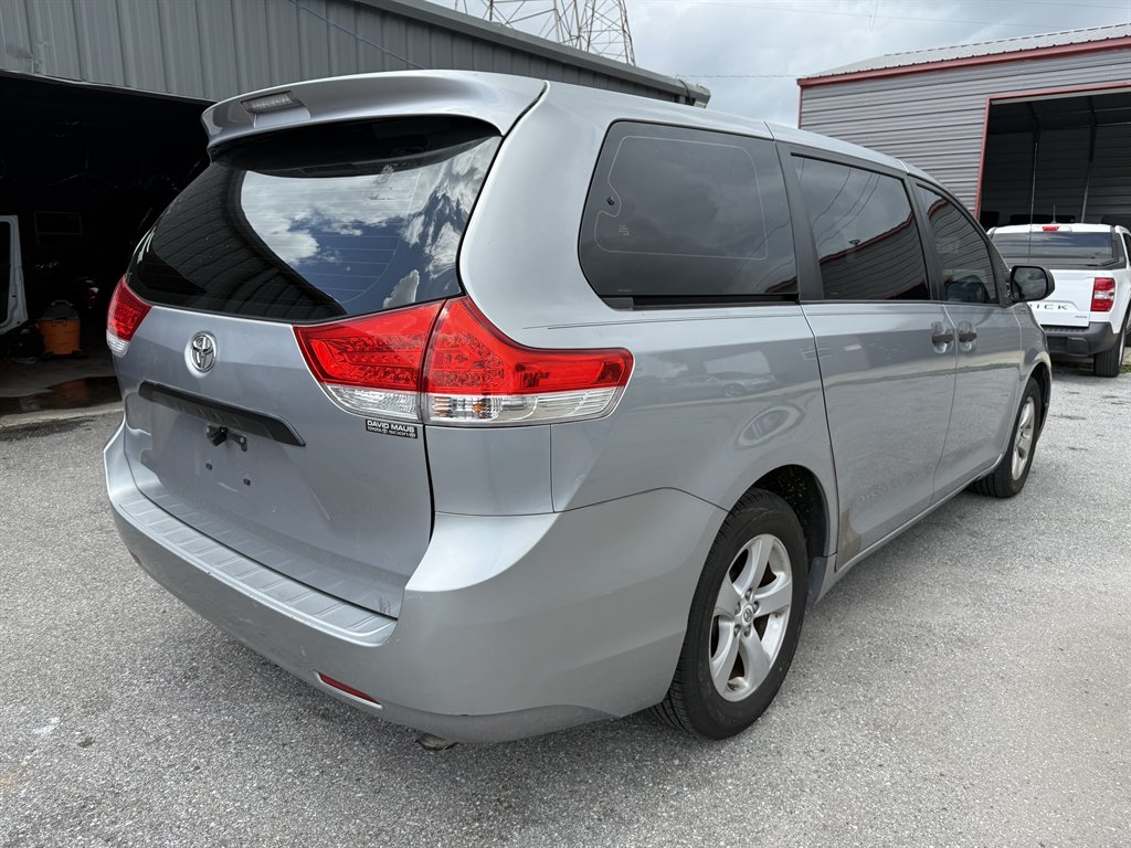 2011 Toyota Sienna - $7,900