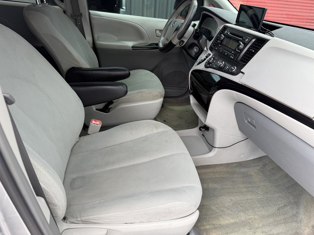2011 Toyota Sienna - $7,900