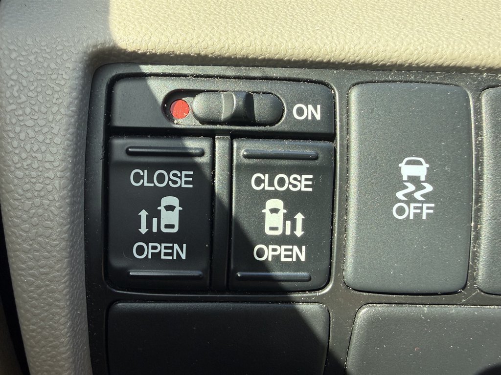 2014 Honda Odyssey - $9,900