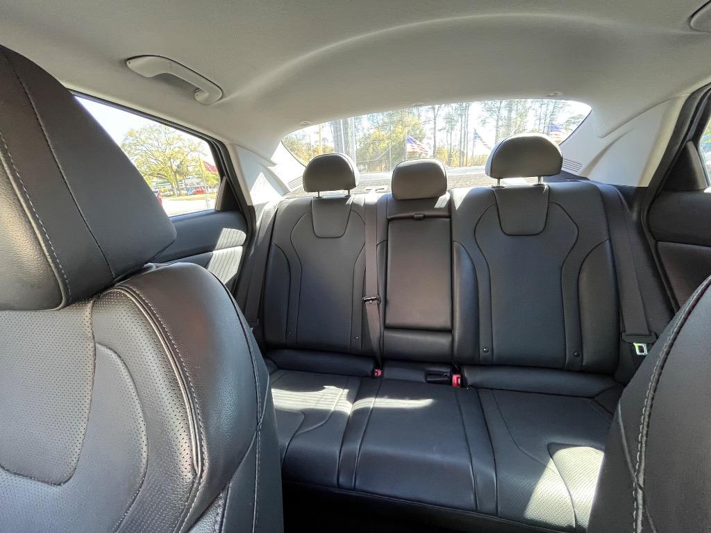 2023 Hyundai Elantra - $18,450