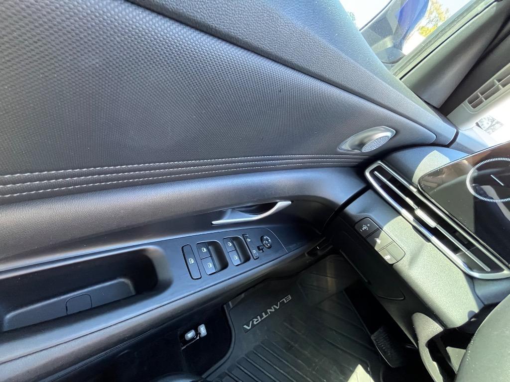 2023 Hyundai Elantra - $18,450