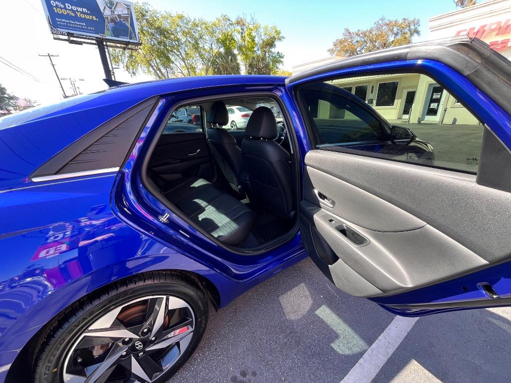 2023 Hyundai Elantra - $18,450