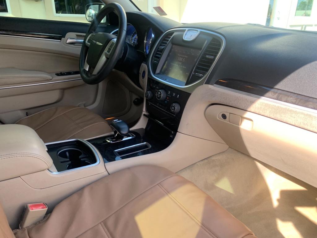 2013 Chrysler 300 photo