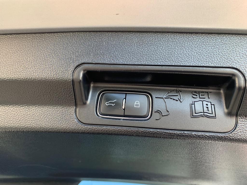 2020 Ford Explorer Limited photo