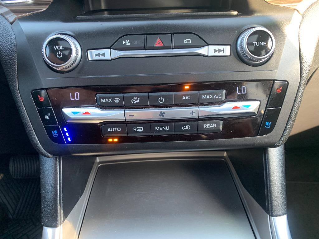 2020 Ford Explorer Limited photo
