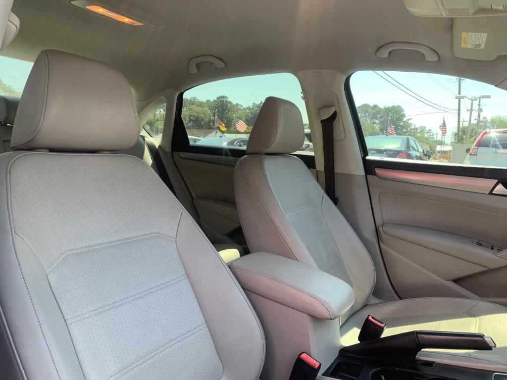 2015 Volkswagen Passat - $8,500