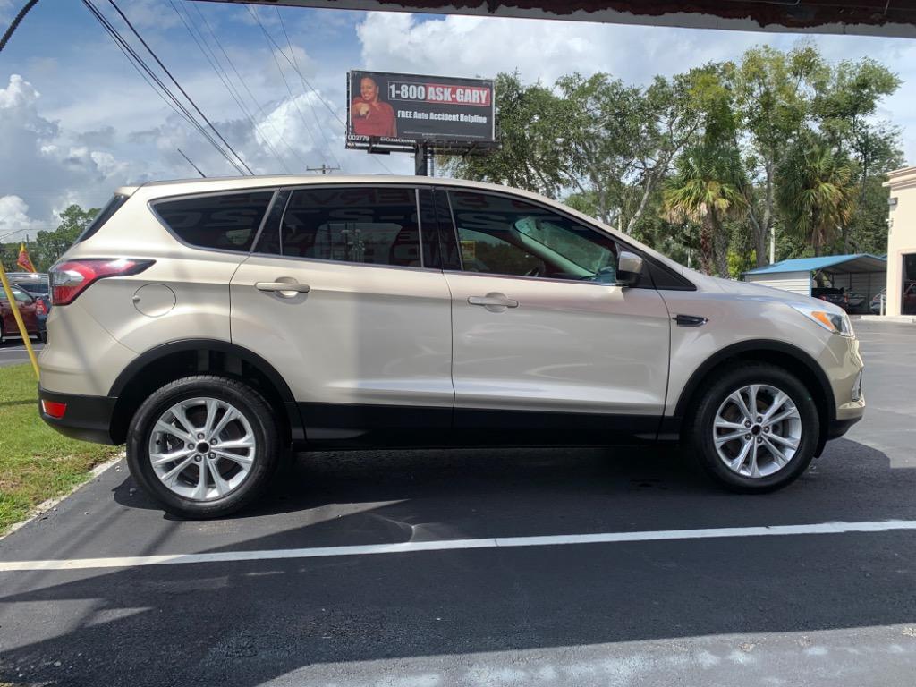 2017 Ford Escape SE photo