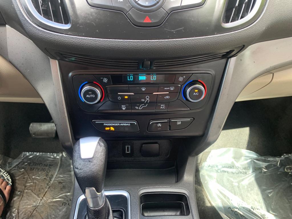 2017 Ford Escape SE photo